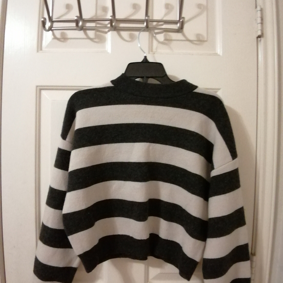 Striped Sweater Choker Style - Picture 3 of 3